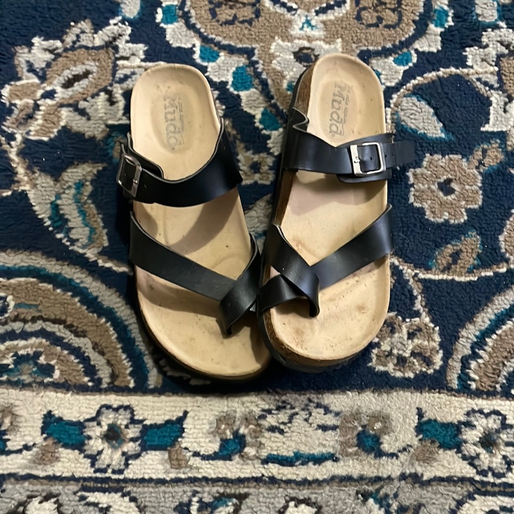 Women’s Black leather sandals size 8